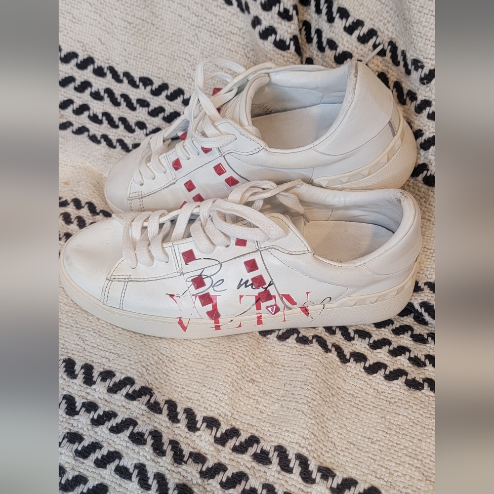 Pre-owned Valentino size 39